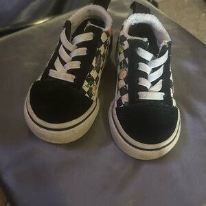 Vans Black and White Old Skool Sneakers Classic Skate Style